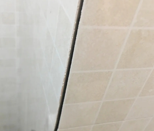 牡丹江市瓷砖空鼓维修公司分享阳台瓷砖脱落的修复过程可以分为以下几个步骤