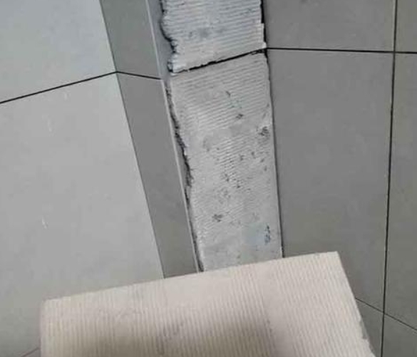 牡丹江市瓷砖空鼓维修公司分享下厨房瓷砖脱落的补救措施。